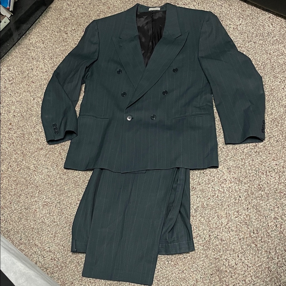 Vintage 80s Men's Gray pinstripe Double-Breasted Suit